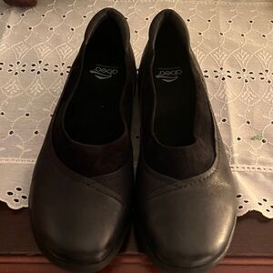 Abeo Elegant Black Loafers for Women